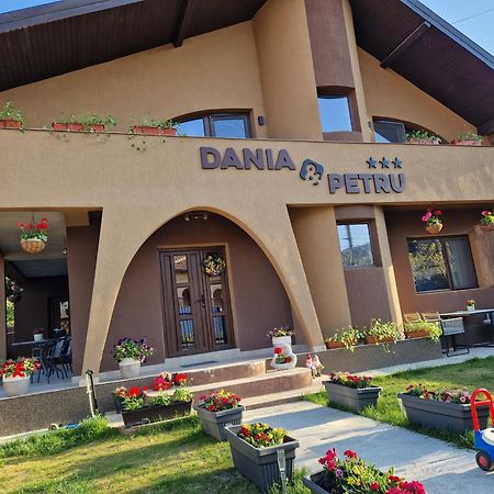 Dania&Petru Residence Tîrgu Ocna Eksteriør bilde