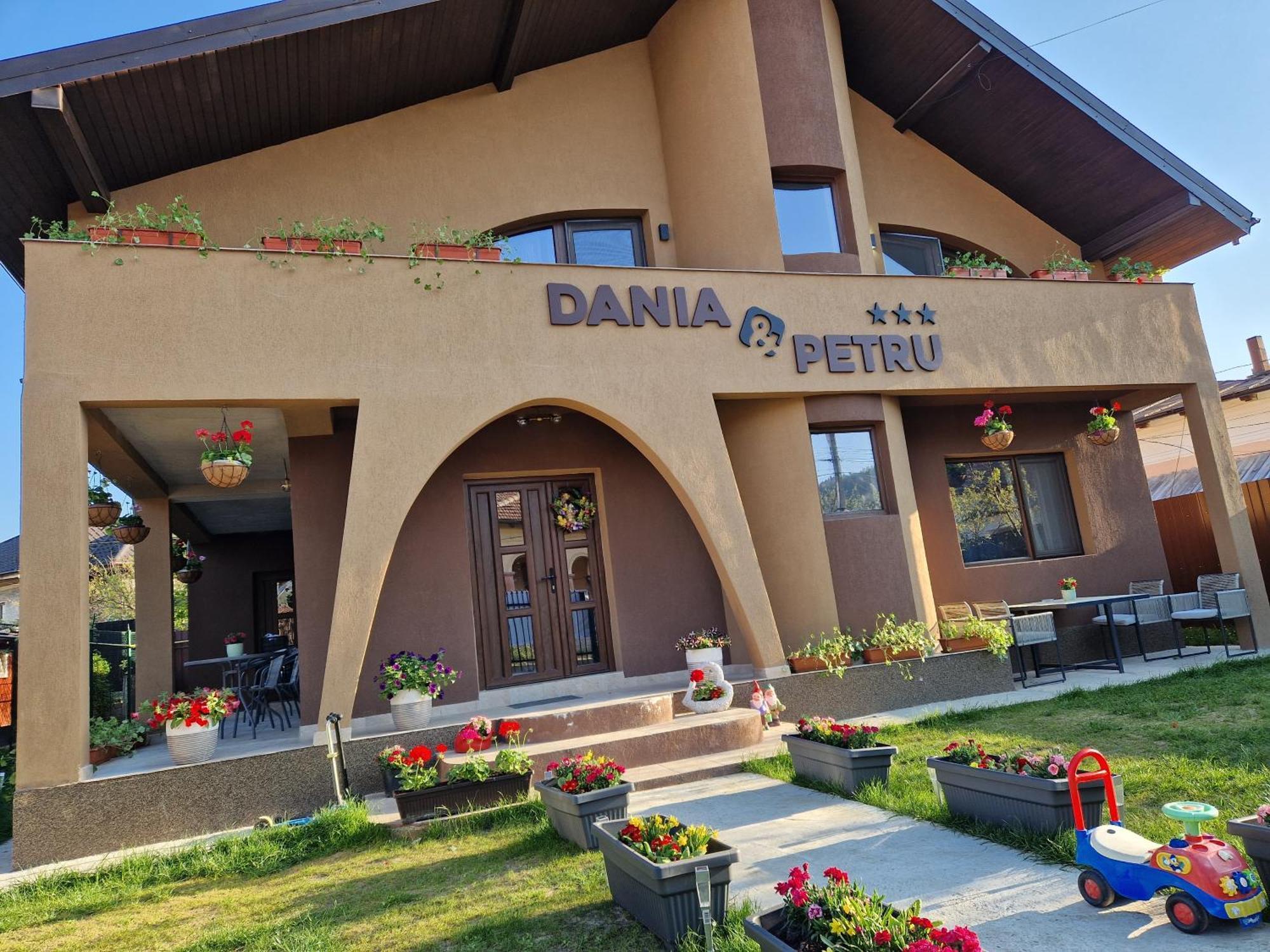 Dania&Petru Residence Tîrgu Ocna Eksteriør bilde